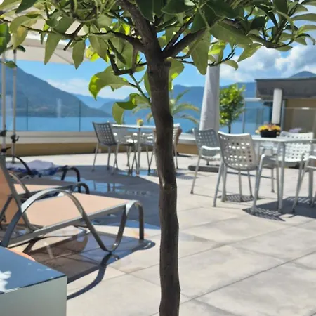 Sollevante Mit Pool Und Fantastischem Seesicht Appartement